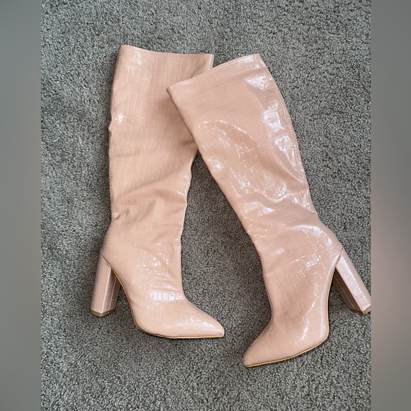 Crocodile Embossed Chunky Heeled Classic Boots size 8 - Picture 5 of 11